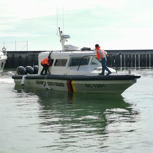 bateau de surveillance 1