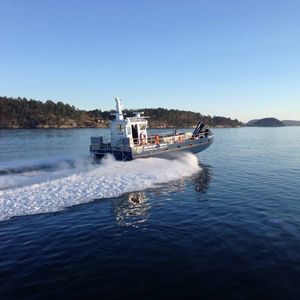 bateau de travail