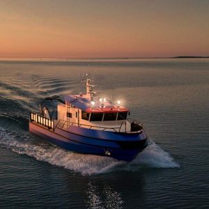 bateau de service portuaire