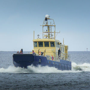 bateau de recherches et d'études 1