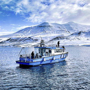 bateau de recherches et d'études