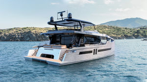 motor-yacht catamaran
