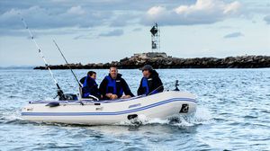 bateau pneumatique hors-bord 1