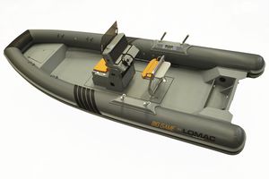 bateau pneumatique hors-bord