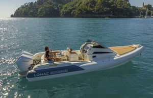 bateau pneumatique hors-bord