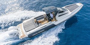 bateau pneumatique hors-bord 1