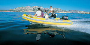 bateau pneumatique hors-bord 1