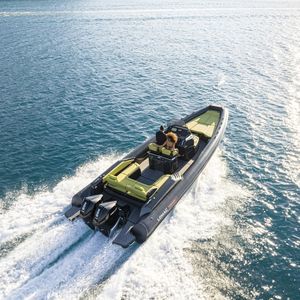 bateau pneumatique bimoteur