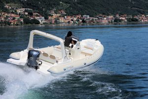 bateau pneumatique catamaran