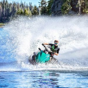jet-ski assis