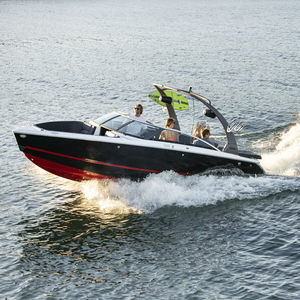 deck-boat in-bord 1