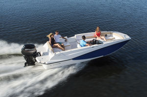 deck-boat hors-bord