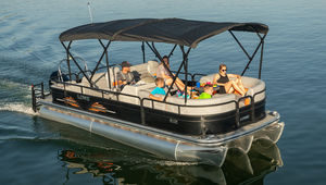 bateau ponton hors-bord