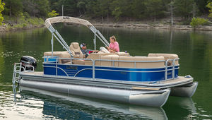 bateau ponton hors-bord
