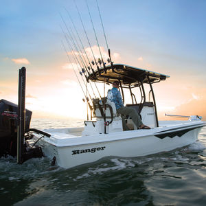 bay boat hors-bord