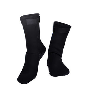 chaussettes néoprènes de sports nautiques