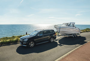 cabin-cruiser hors-bord / avec timonerie / 2 couchages