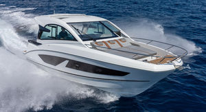 vedette hors-bord / bimoteur / hard-top / max. 8 personnes