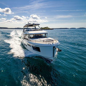 motor-yacht trawler 1