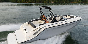 deck-boat in-bord