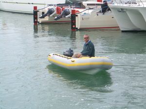 bateau pneumatique hors-bord