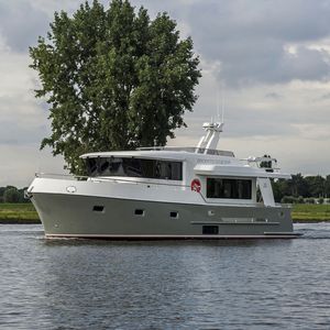 motor-yacht de croisière / trawler / raised pilothouse