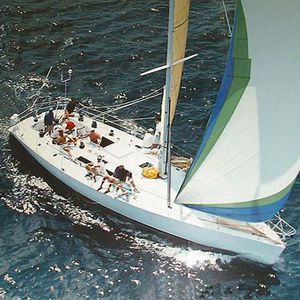 monocoque / de course-croisière / 2 cabines / bout-dehors