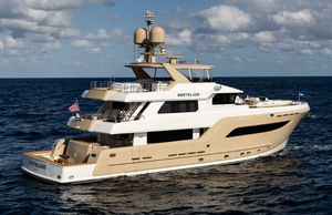 super-yacht de pêche sportive 1