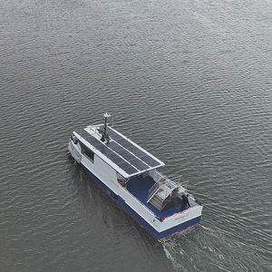 bateau de transport de fret et de passagers