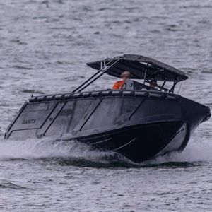 bateau de surveillance