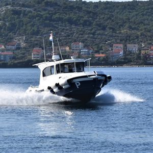 bateau de pêche polyvalent