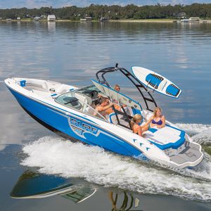 runabout in-bord / à double console / bow-rider / de wakeboard