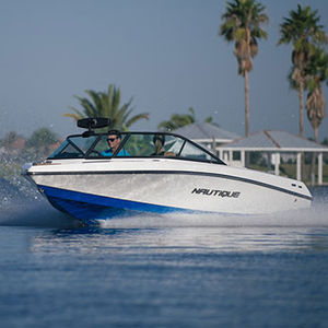 runabout in-bord / à double console / bow-rider / de ski nautique