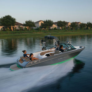 runabout in-bord 1