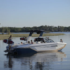 runabout in-bord 1