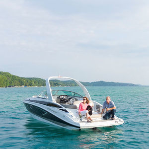 deck-boat in-bord