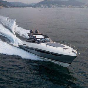vedette in-bord / bimoteur / open / soft-top