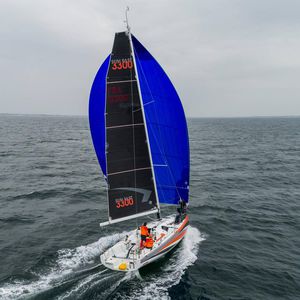 monocoque / de course / cockpit ouvert / 2 cabines