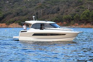 vedette in-bord / bimoteur / hard-top / de croisière