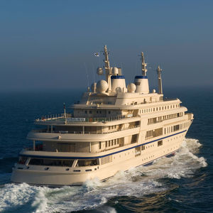 mega-yacht de croisière / raised pilothouse / sur mesure