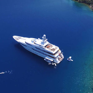 méga-yacht de luxe de croisière 1