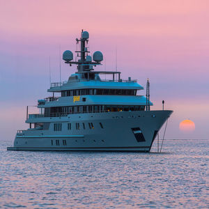 méga-yacht de luxe de croisière 1