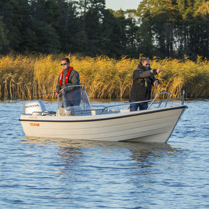 coque open hors-bord / à console latérale / de pêche sportive / max. 5 personnes