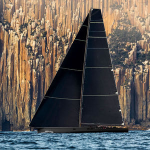 sailing-superyacht de course / cockpit ouvert