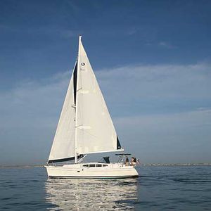 monocoque / de croisière / cockpit ouvert / salon de pont