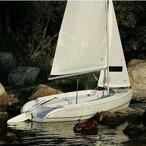 monocoque / day-sailer / en fibre de verre / à quille relevable