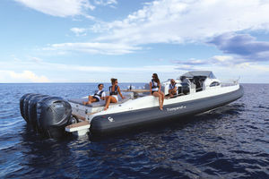 bateau pneumatique hors-bord / quadrimoteur / semi-rigide / à double console