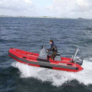 bateau pneumatique hors-bord / RIB / à console centrale / open