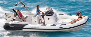 bateau pneumatique hors-bord