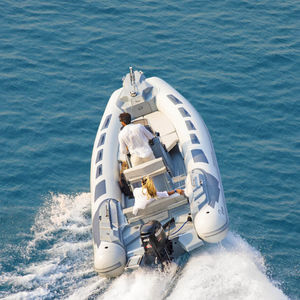 bateau pneumatique hors-bord 1